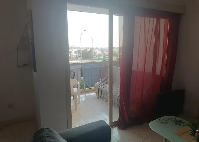 1 At Sharing Flat Apartament Larnaca