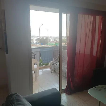 1 At Sharing Flat Apartment Larnaca
